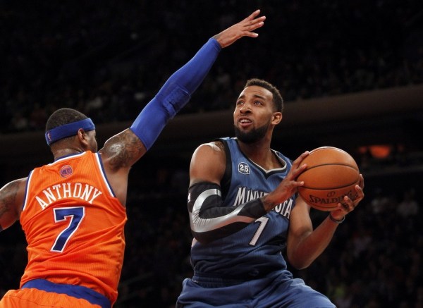  戈贝尔双二十数据森林狼击败尼克斯队