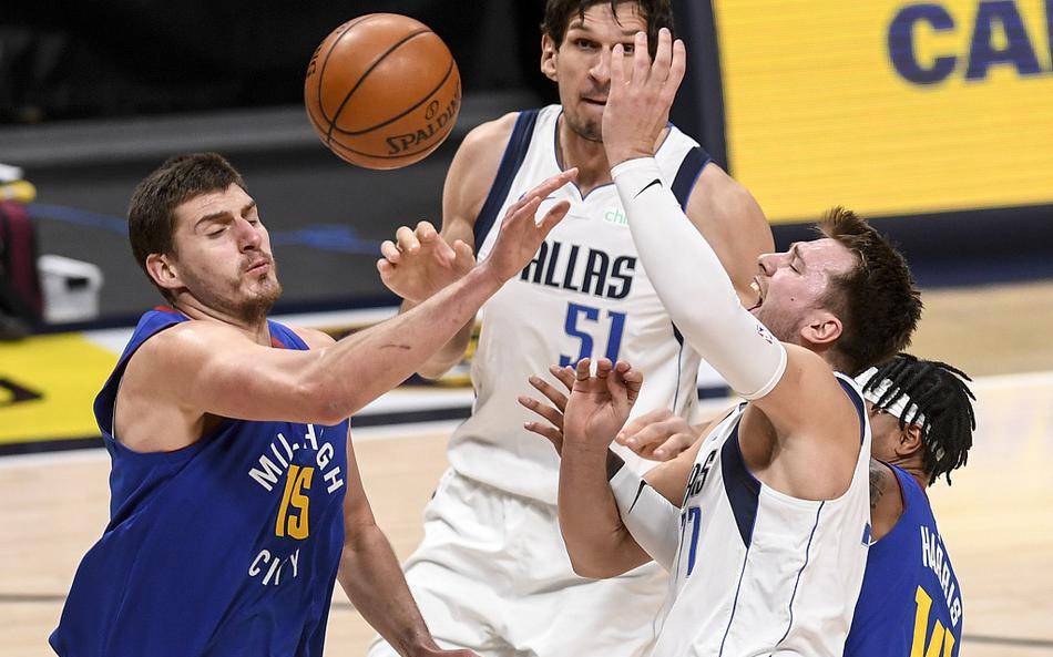  约基奇三双领衔掘金，主场大胜独行侠显统治力